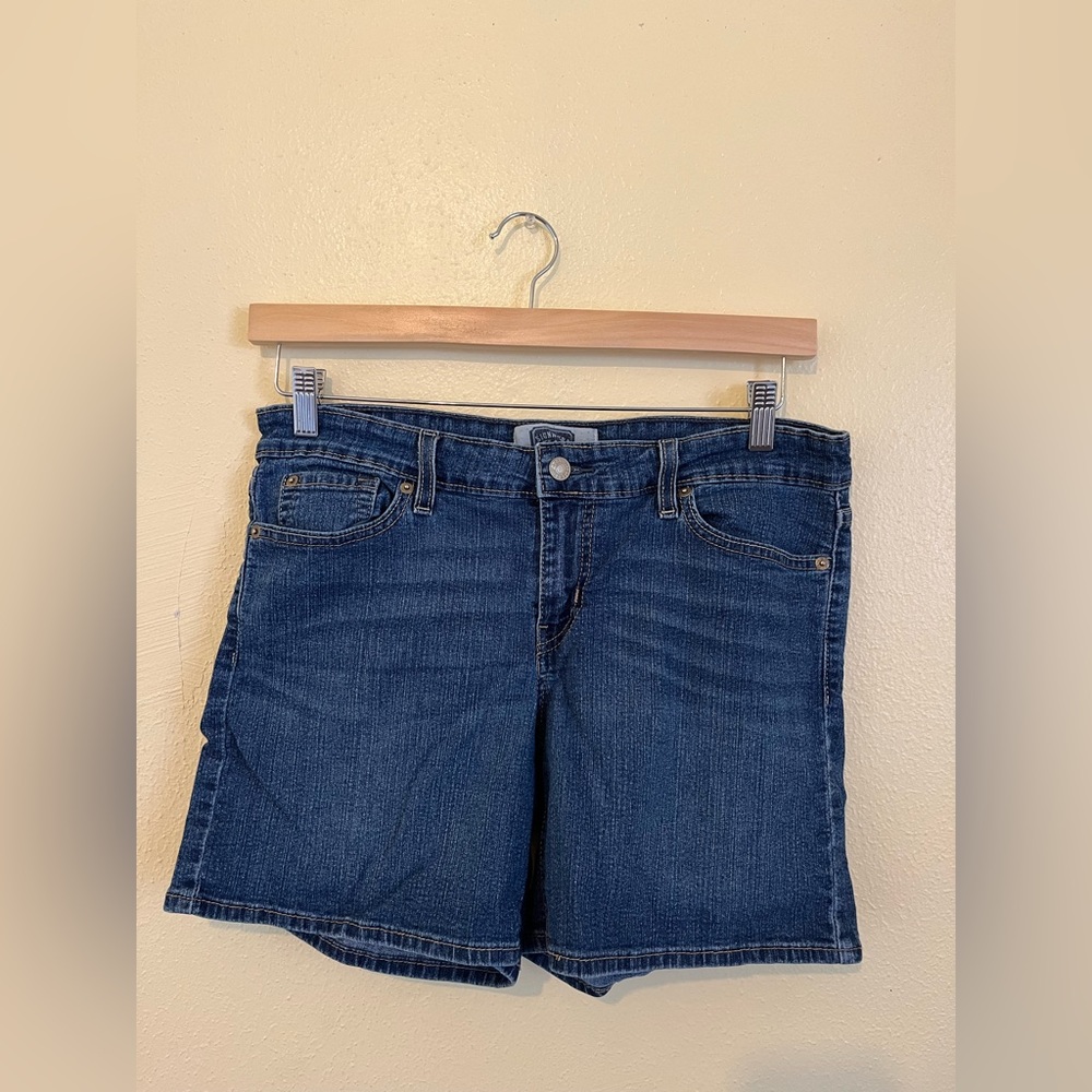 Women's Mid-Rise Slim Shorts
